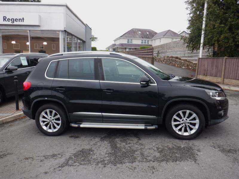 Volkswagen Tiguan S Black #9
