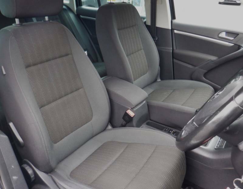 Volkswagen Tiguan S Black #13