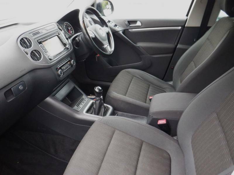 Volkswagen Tiguan 2.0 Tdi 4-Motion Se 140Ps Black #2