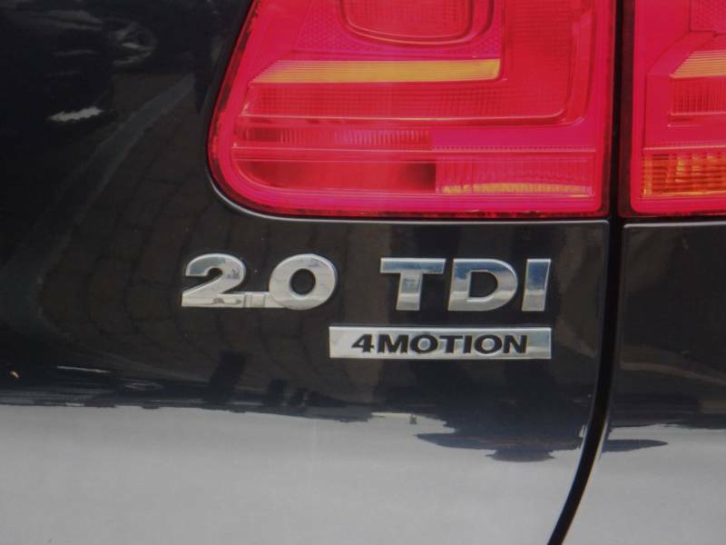 Volkswagen Tiguan S Black #10