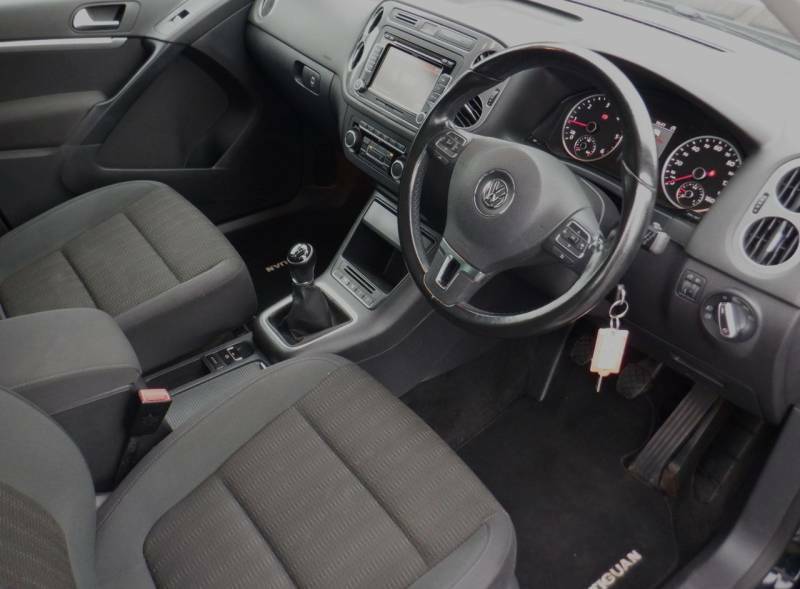 Volkswagen Tiguan S Black #11