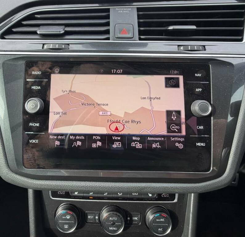 Volkswagen Tiguan Tdi Bluemotion Tech Se Navigation Green #13