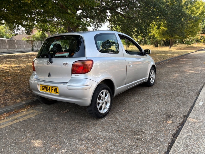 Toyota Yaris 1.0 T3 Hatchback Red #10