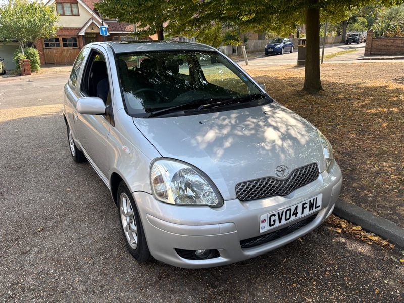 Toyota Yaris 1.0 T3 Hatchback Red #2