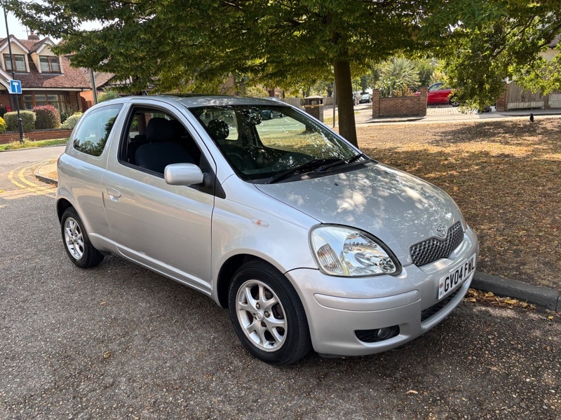Toyota Yaris 1.0 T3 Hatchback Red #1