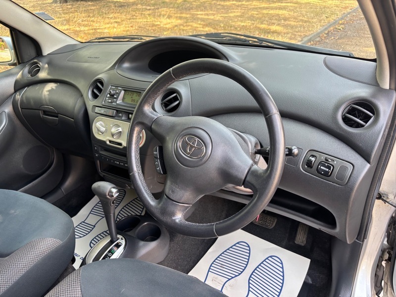 Toyota Yaris 1.0 T3 Hatchback Red #15