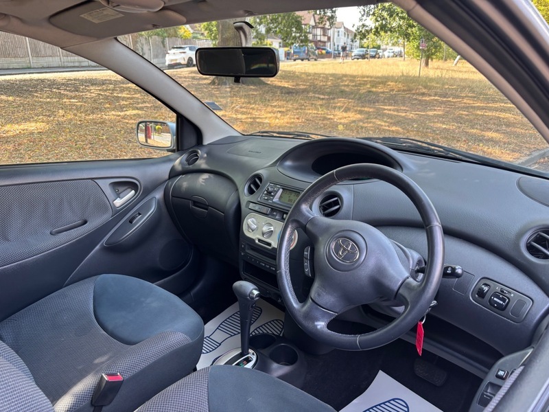 Toyota Yaris 1.0 T3 Hatchback Red #12