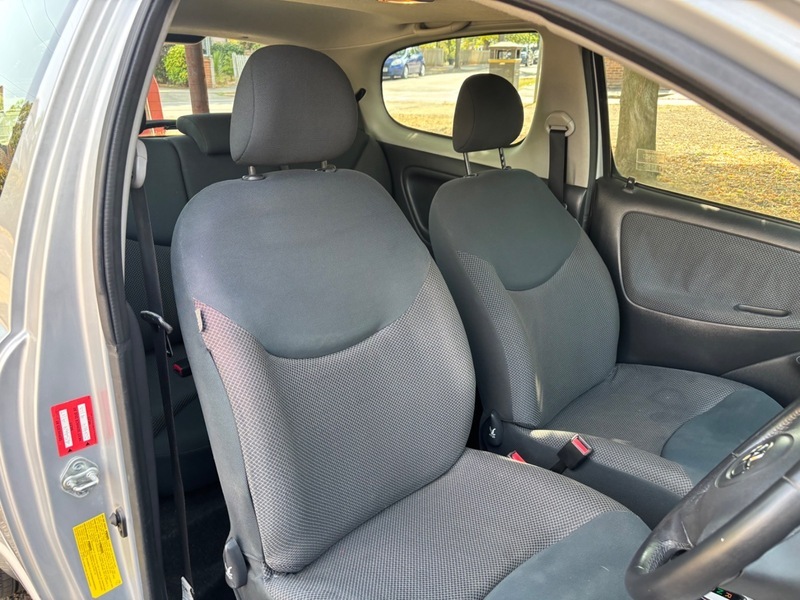 Toyota Yaris 1.0 T3 Hatchback Red #13