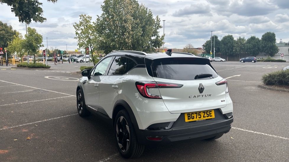 Renault Captur Renault Captur 1.8 E-tech Full Hybrid 160 Techno 5 BG75ZSE White #3