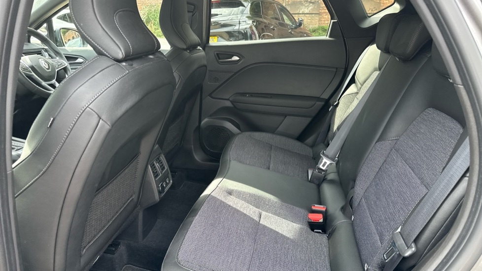 Renault Captur Captur 1.6 E-tech Plug-in Hybrid 160 Techno Au White #14