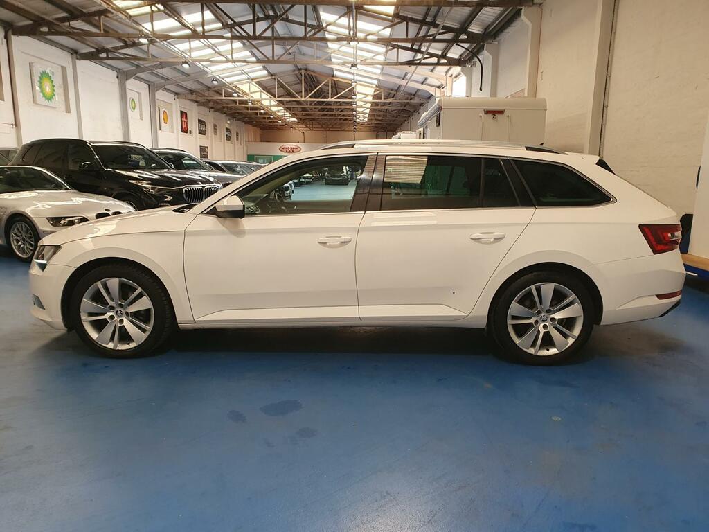 Skoda Superb Se L Executive YV68KNJ White #4
