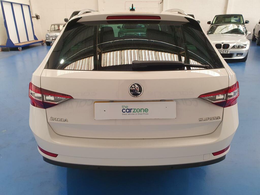 Skoda Superb Se L Executive YV68KNJ White #2