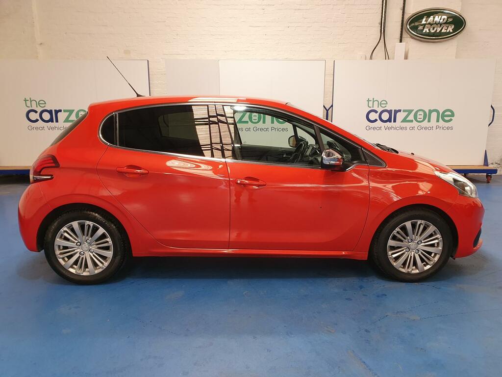 Peugeot 208 Hatchback DG18LDN #2