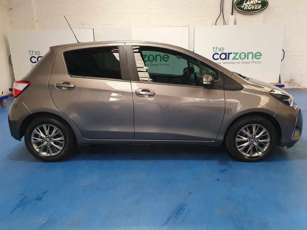 Toyota Yaris Yaris Icon Vvt-i Brown #2