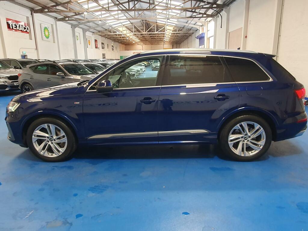 Audi Q7 Estate #6