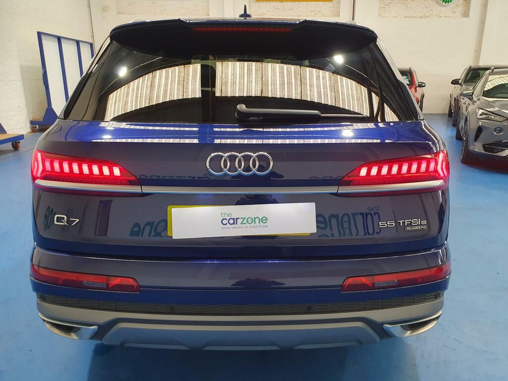 Audi Q7 Estate #4