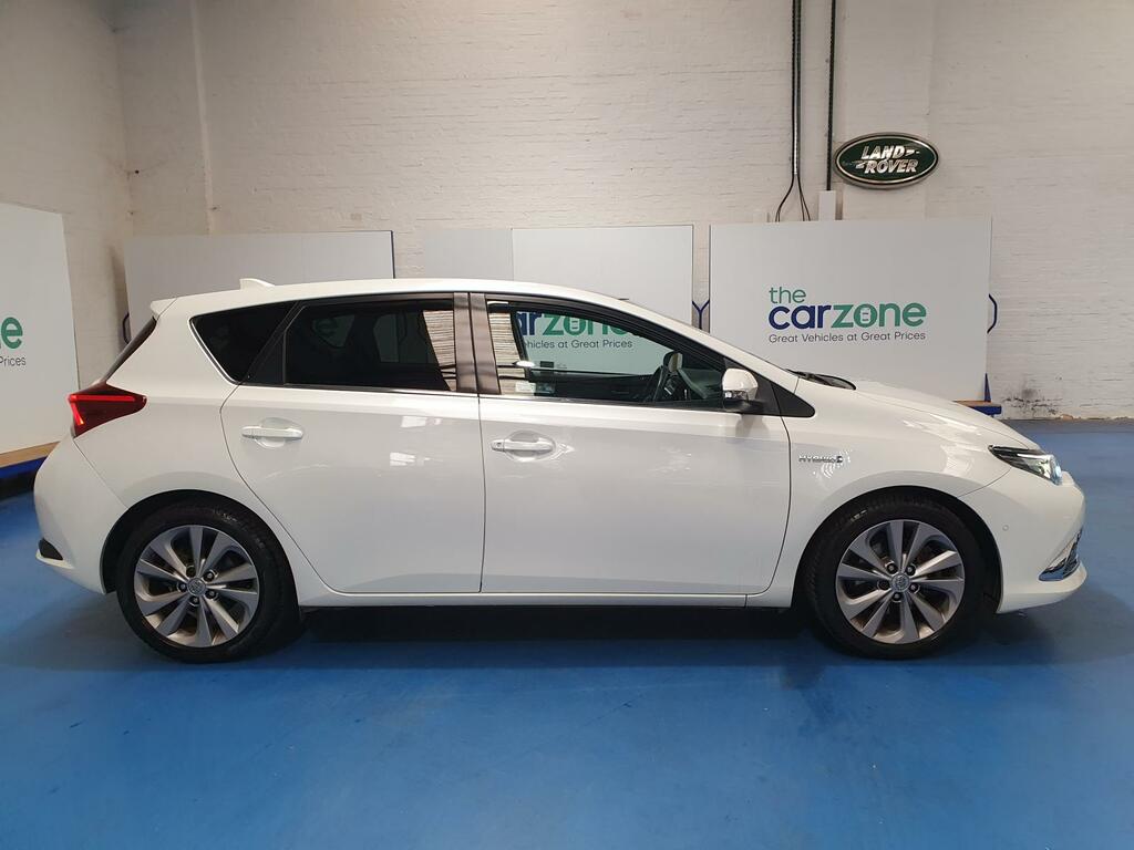 Toyota Auris Hatchback #2