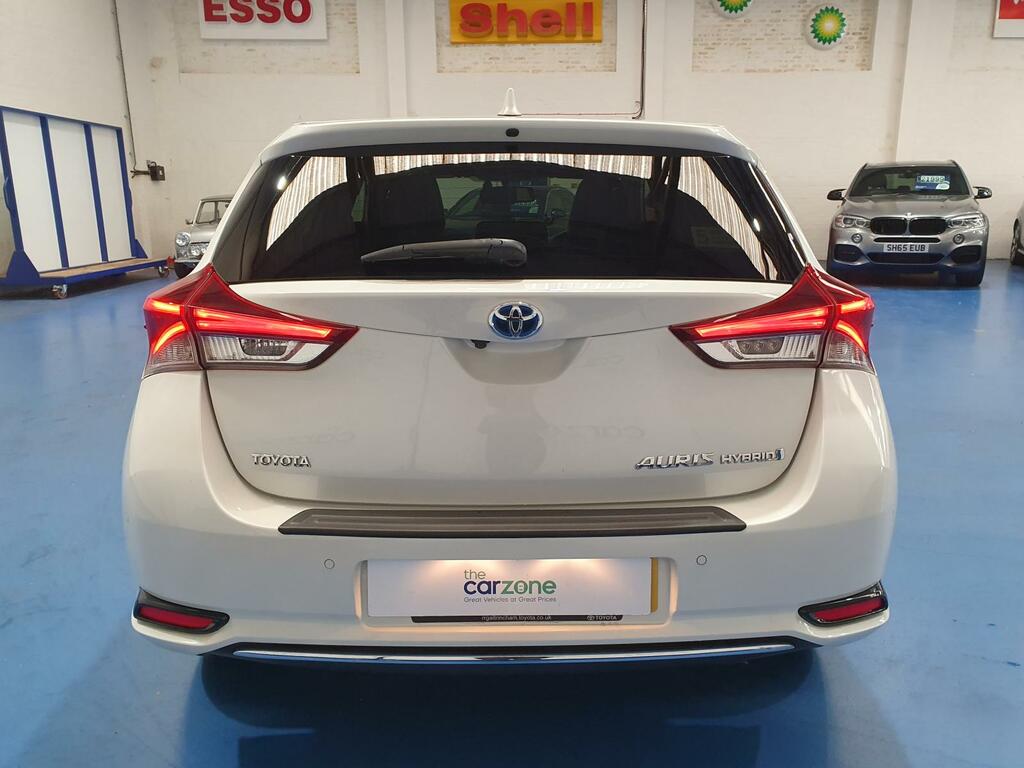 Toyota Auris Hatchback #4