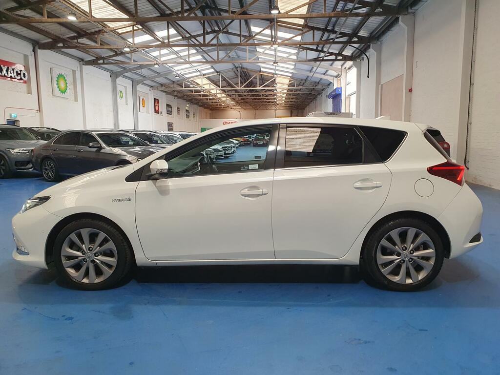 Toyota Auris Hatchback #6