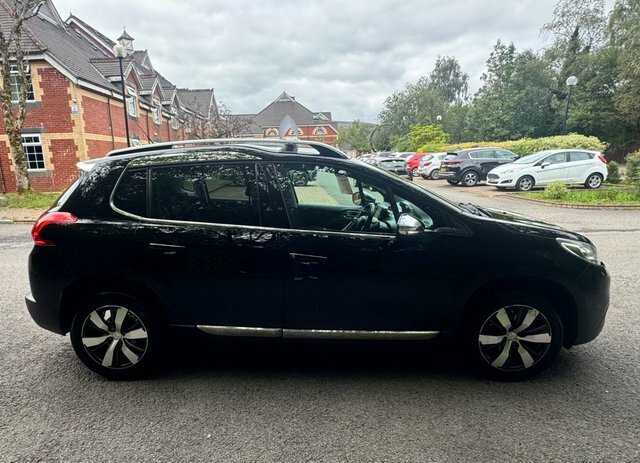 Peugeot 2008 Suv Black #5