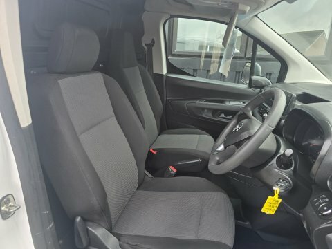 Vauxhall Combo L2h1 2300 Sportive #8