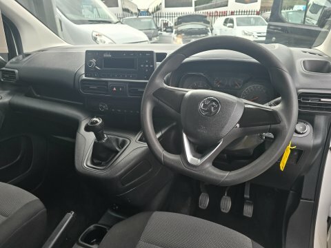 Vauxhall Combo L2h1 2300 Sportive #9