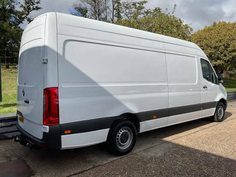 Mercedes-Benz Sprinter 3.5T H2 Progressive Van Air Con White #4