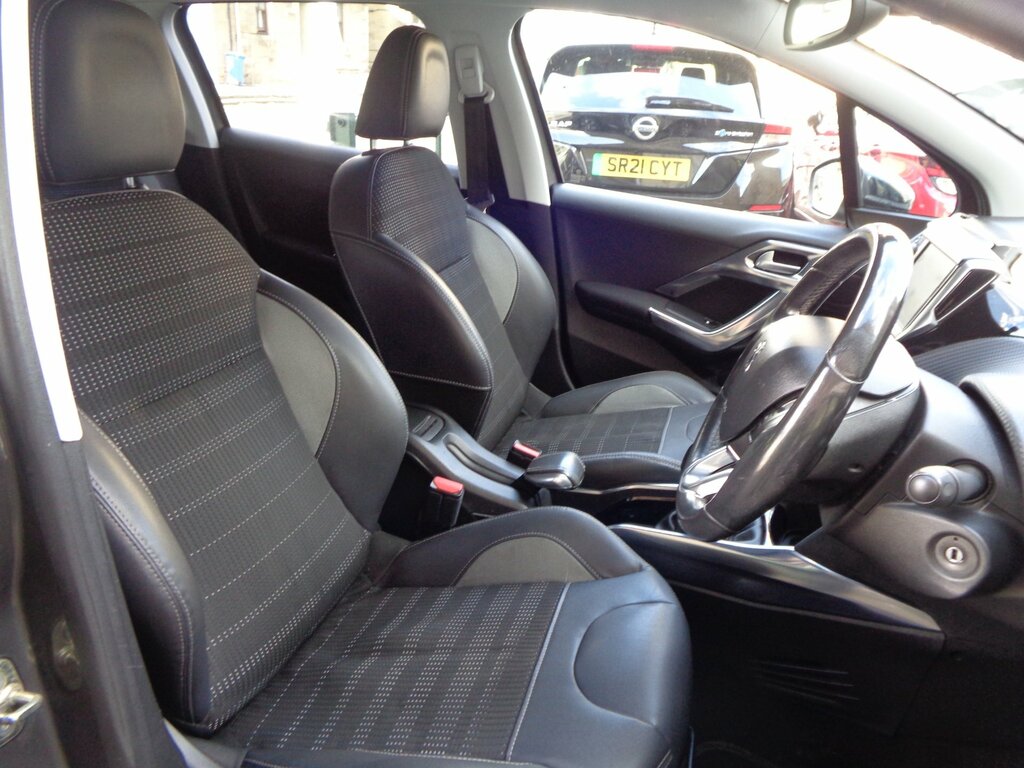 Peugeot 2008 1.6E Hdi Red #13