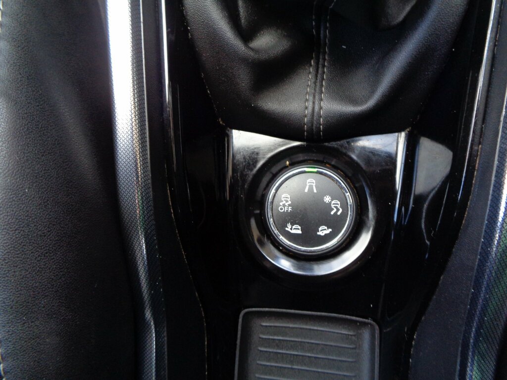 Peugeot 2008 1.6E Hdi Red #21