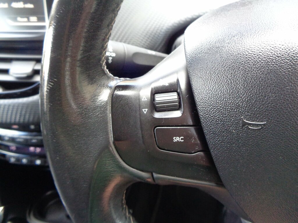 Peugeot 2008 1.6E Hdi Red #23
