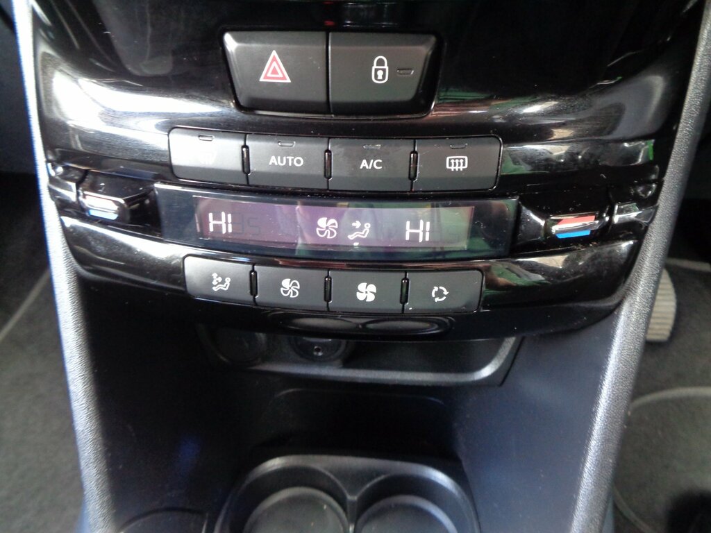 Peugeot 2008 1.6E Hdi Red #19