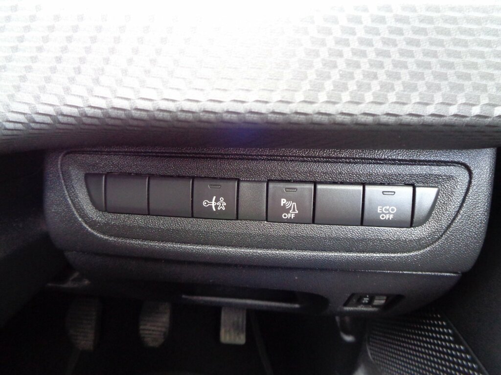 Peugeot 2008 1.6E Hdi Red #26