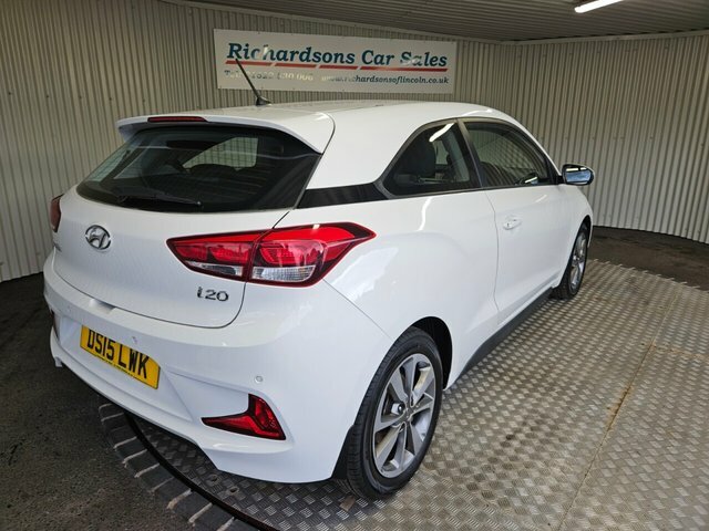 Hyundai I20 1.2 Se Coupe Euro 6 84 Ps White #3