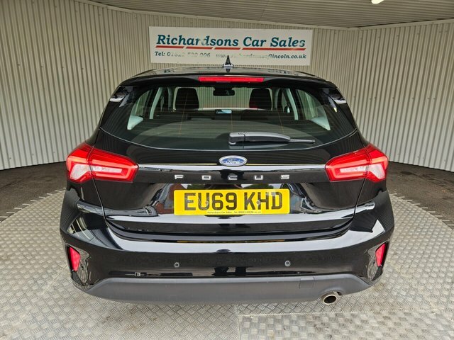 Ford Focus 1.0T Ecoboost Titanium Hatchback Black #4