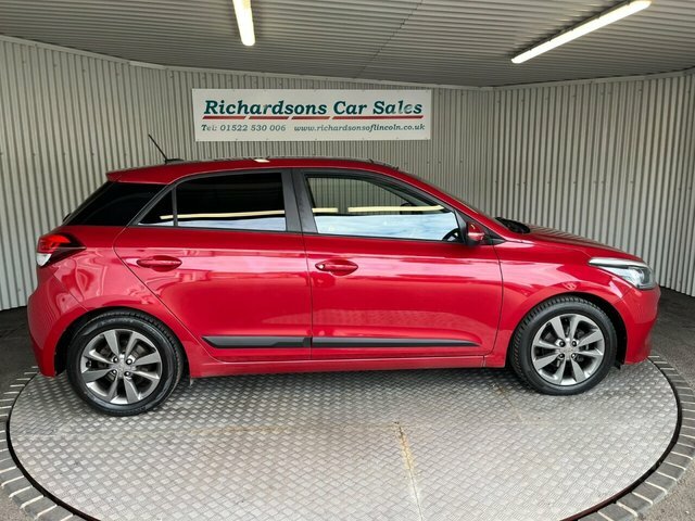 Hyundai I20 1.2 Premium Se Nav Hatchback Eur Red #2