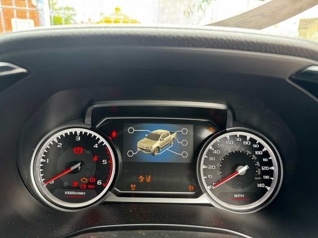 Isuzu D-Max Isuzu D-max 1.9 Dl40 Double Cab 4X4 Silver #17