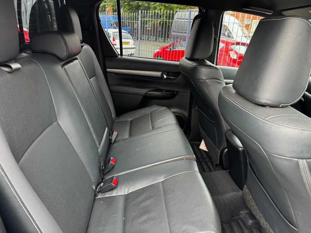 Toyota HILUX Pickup #11
