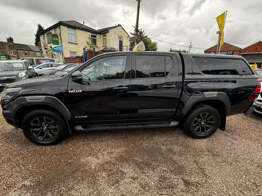 Toyota HILUX 2.8L Invincible X Black #4