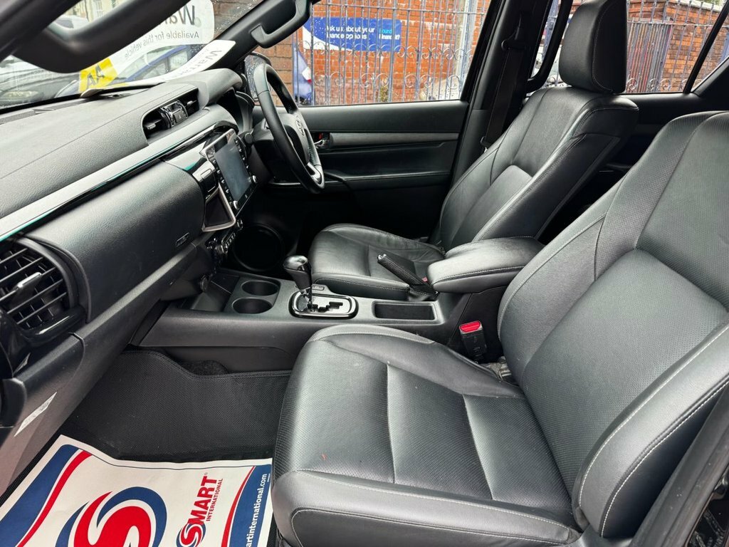 Toyota HILUX Pickup #8