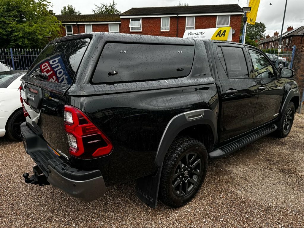Toyota HILUX 2.8L Invincible X Black #2