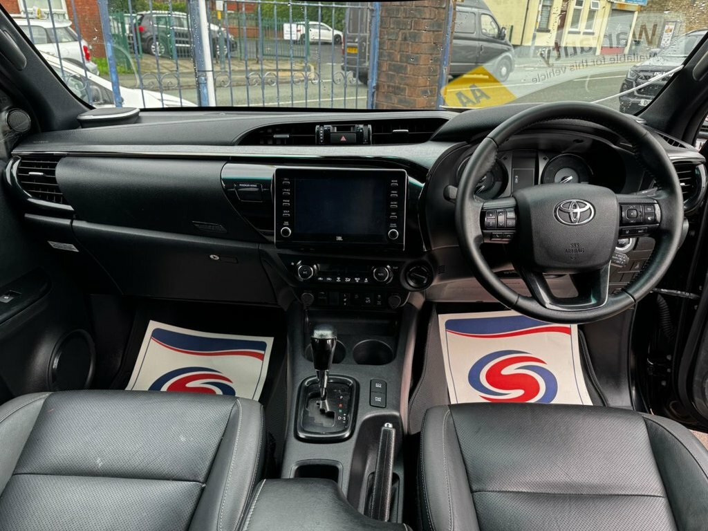 Toyota HILUX Pickup #12