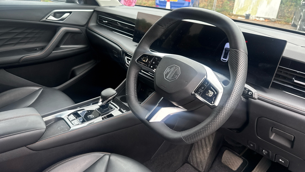 MG HS 1.5 T-gdi 24.7Kwh Trophy Suv Plug-in Hy Black #6