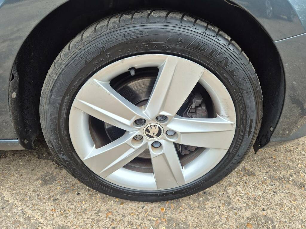Skoda Fabia 1.2 Tsi Se L Dsg Grey #4