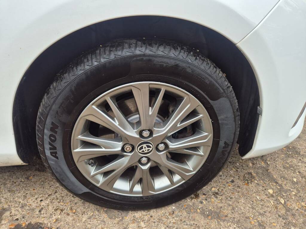 Toyota Yaris 1.5 Hybrid Icon Cvt White #6