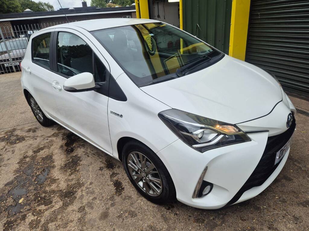 Toyota Yaris 1.5 Hybrid Icon Cvt White #3