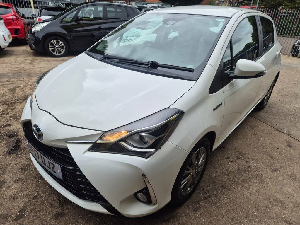 Toyota Yaris 1.5 Hybrid Icon Cvt White