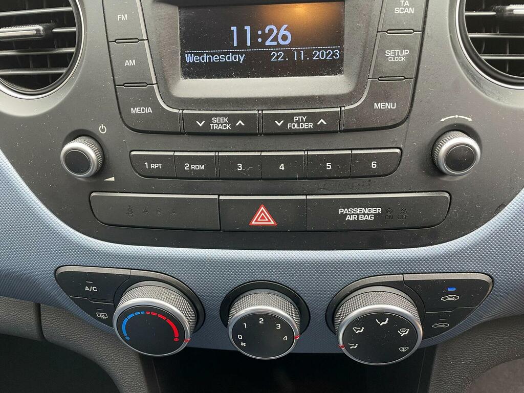 Hyundai I10 Hatchback White #11