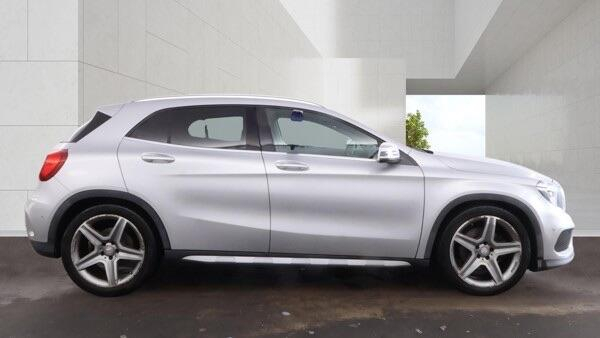 Mercedes-Benz GLA Class Black #7