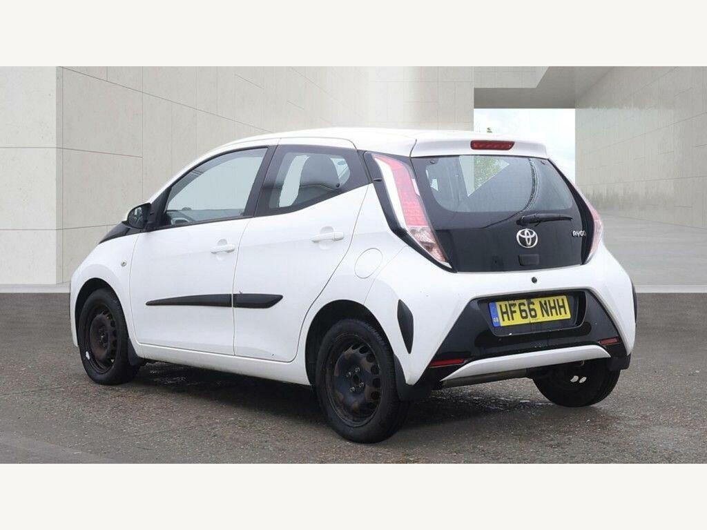 Toyota Aygo Vvt-i X-play Euro 5 Euro 5 White #2