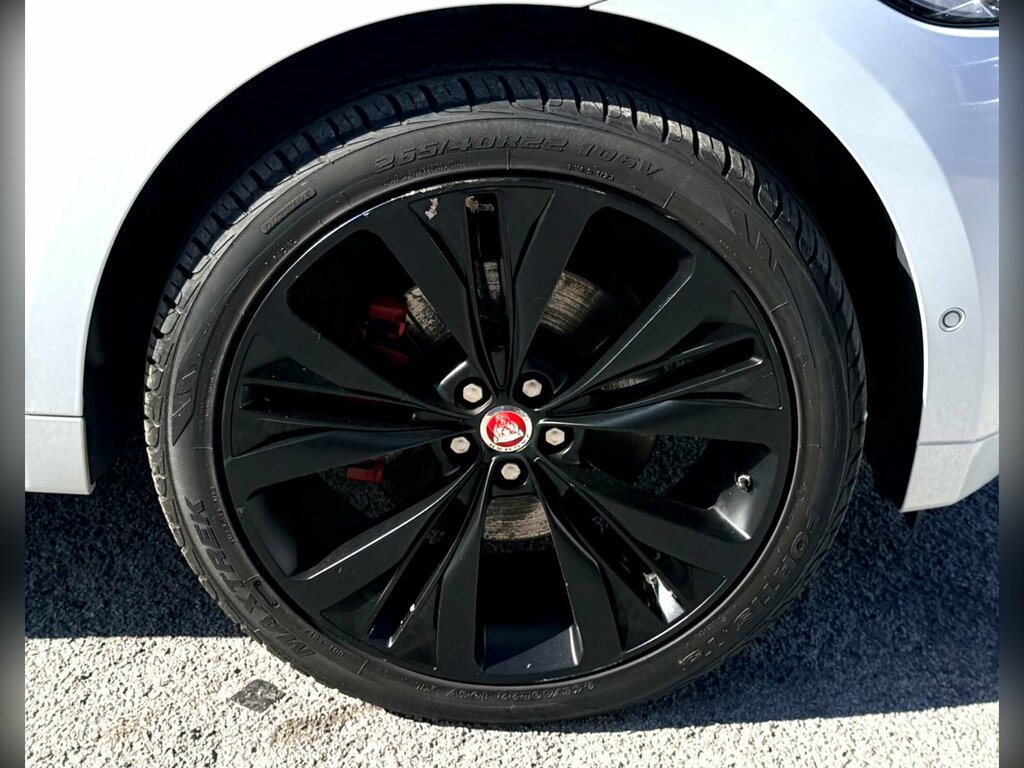 Jaguar F-Pace Prestige Silver #32